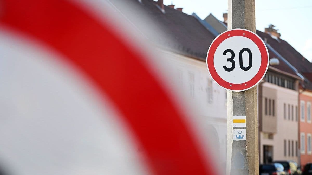 Eltűnnek az egri utcákból a sebességtáblák, az önkormányzat szerint ez állhat a háttérben
