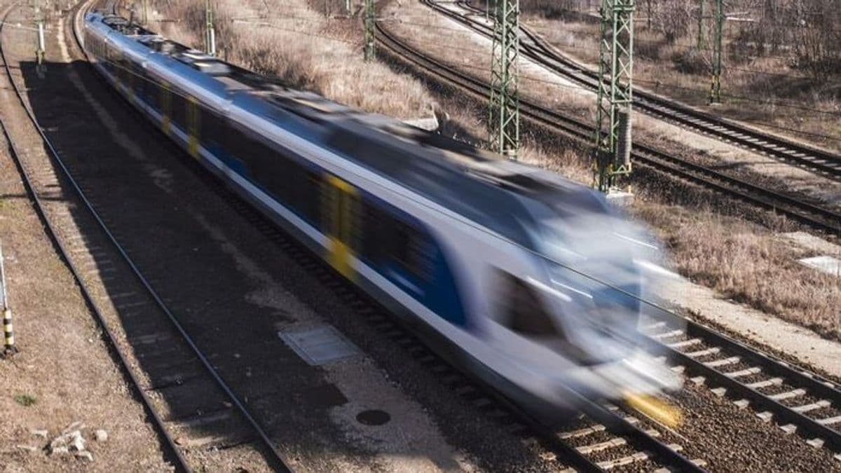 Embert gázolt a vonat Hatvanban, az utasoknak is segítségre volt szükségük