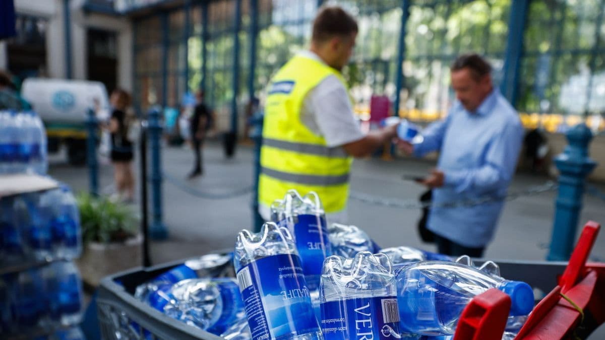 Ingyen vizet oszt a MÁV a hőségriadó alatt: Tatabánya is a kijelölt helyszínek között van