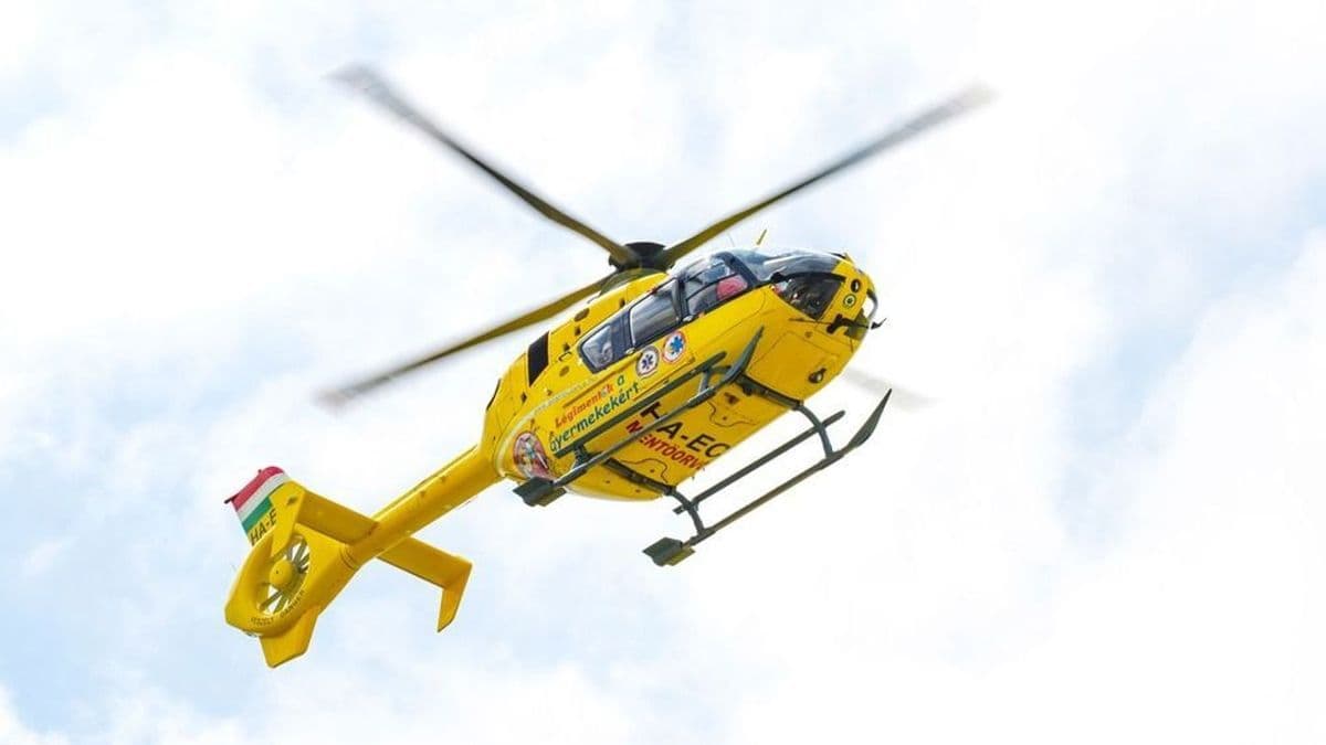 Tömegkarambol az M1-esen és Ácson is - mentőhelikopter vitte kórházba a pilótát