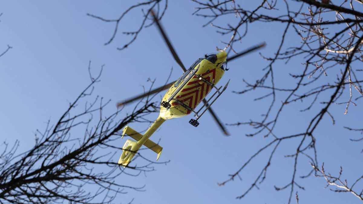 Friss hírek: csecsemőhöz érkezett mentőhelikopter az M1-es autópályára