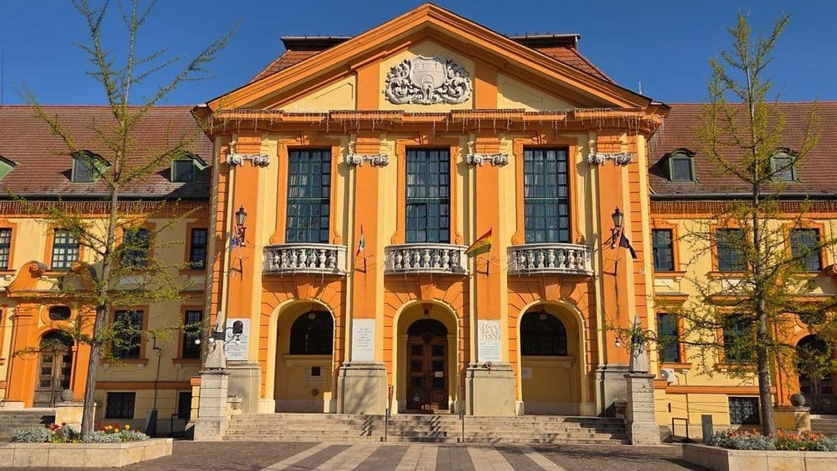 Kőkemény: fenyegető levelet kapott a komáromi városháza, megszólalt a polgármester