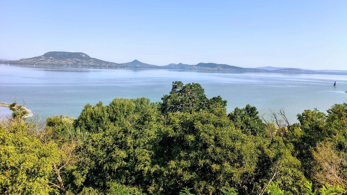 Aszály idején tárja fel 11 ezer éves titkait a Balaton mélye