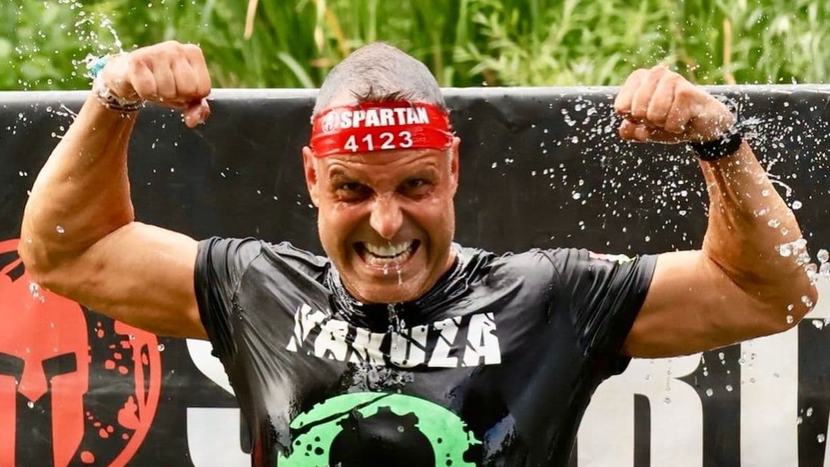 Sárban küzdött a Győri Színház sármos színésze