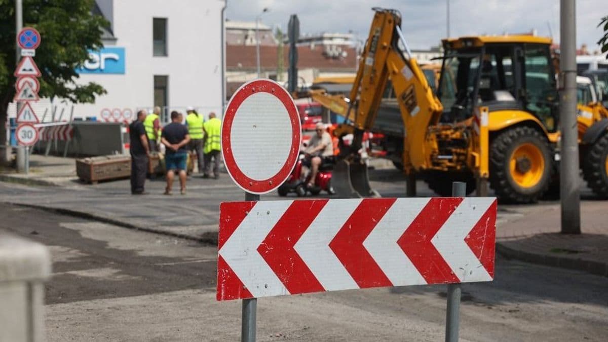 Jól halad a Zrínyi út felújítása Győrben – már az augusztusi aszfaltozásra készülnek