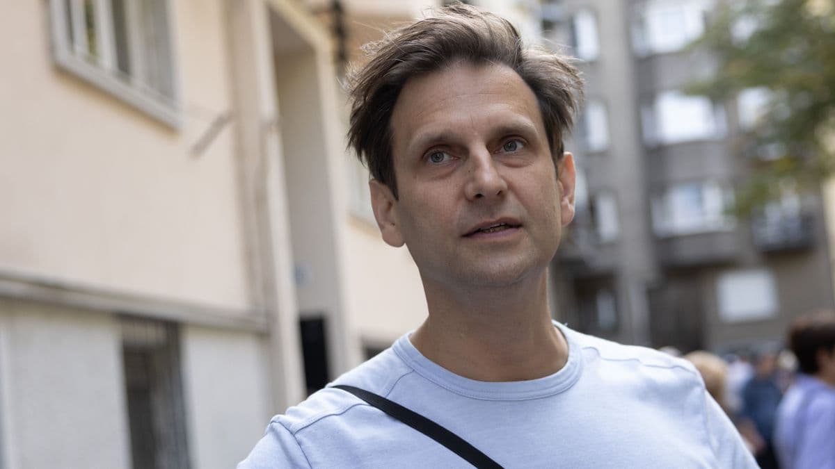 Tragédia érte Simon Kornélt: a győri színház egykori színésze édesanyját gyászolja
