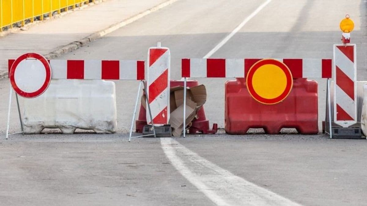 Meghibásodott jármű vesztegel a sztrádán - Torlódás az M1-es autópályán