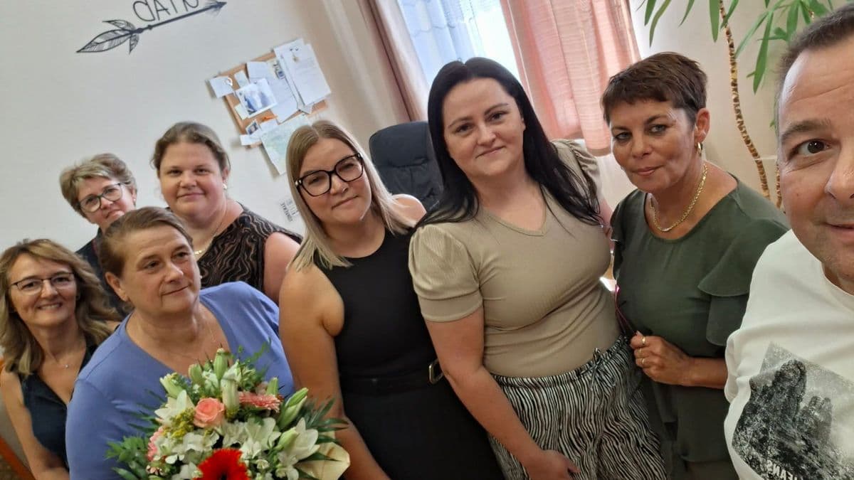 Meghatározó munkatársától köszönt el a mihályi hivatal
