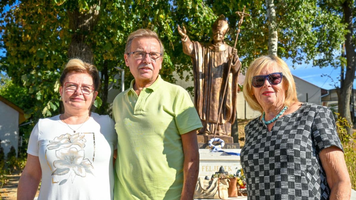 Harminc éve járt Pannonhalmán a pápa, mégse halványult az üzenete – Sok fotó, videó