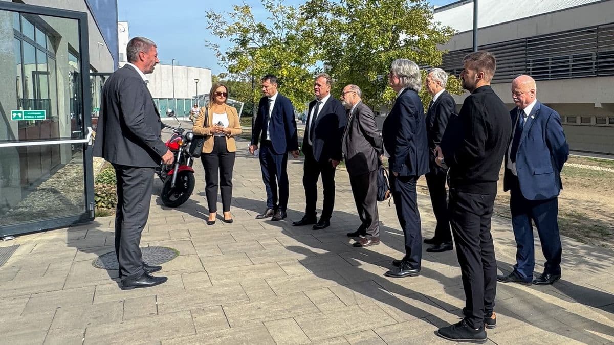 Kormányzati vezetők ismerkedtek meg a Széchenyi István Egyetem eredményeivel és fejlesztési terveivel