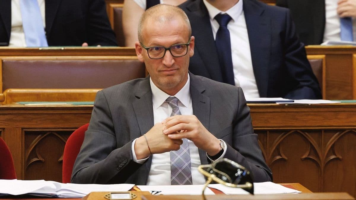 Ikonikus Edda-slágerrel üzente meg Tarr Zoltán, hogy hol tart a Tisza bosszúhadjárata