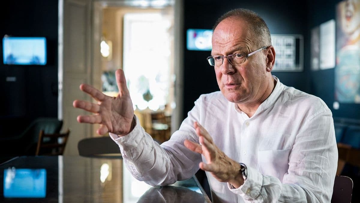 Navracsics Tibort fenyegeti börtönnel Magyar Péter testvérének propagandalapja