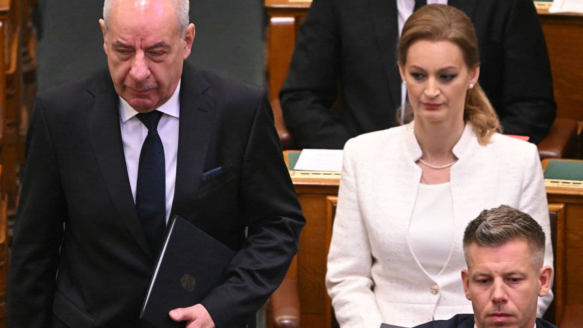 Súlyos alkotmányos válságot eredményezett a köztársasági elnök eltávolítása