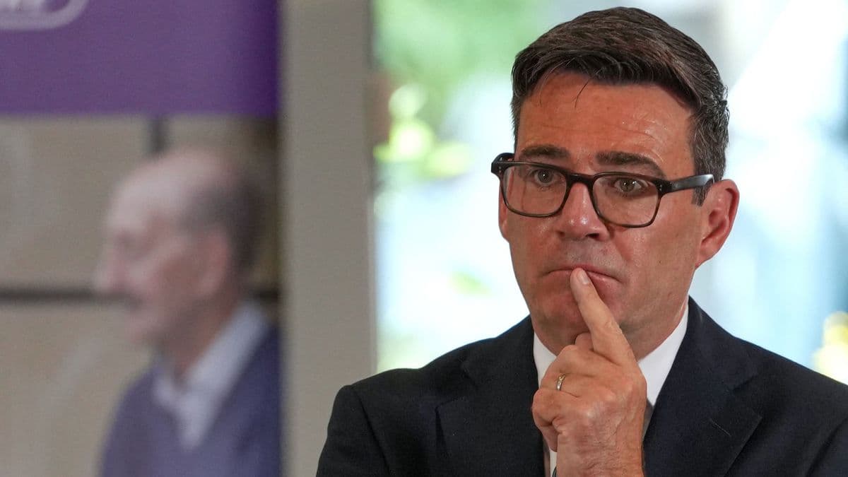 Andy Burnham levette a napirendről az eutanázia kérdését