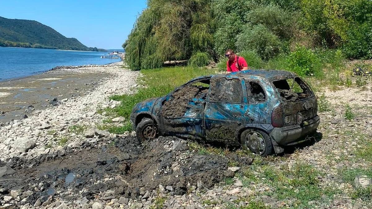 Szobnál egy rejtélyes autó bukkant elő az alacsony vízállású Dunából