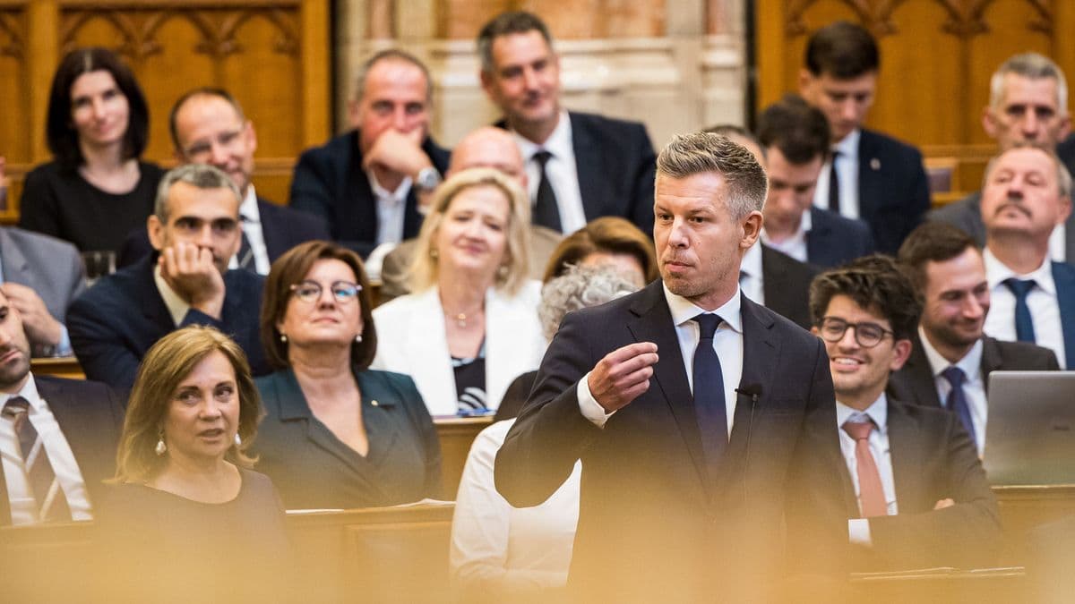 Egymás torkának esett a Facebookon Magyar Péter és Márki-Zay Péter