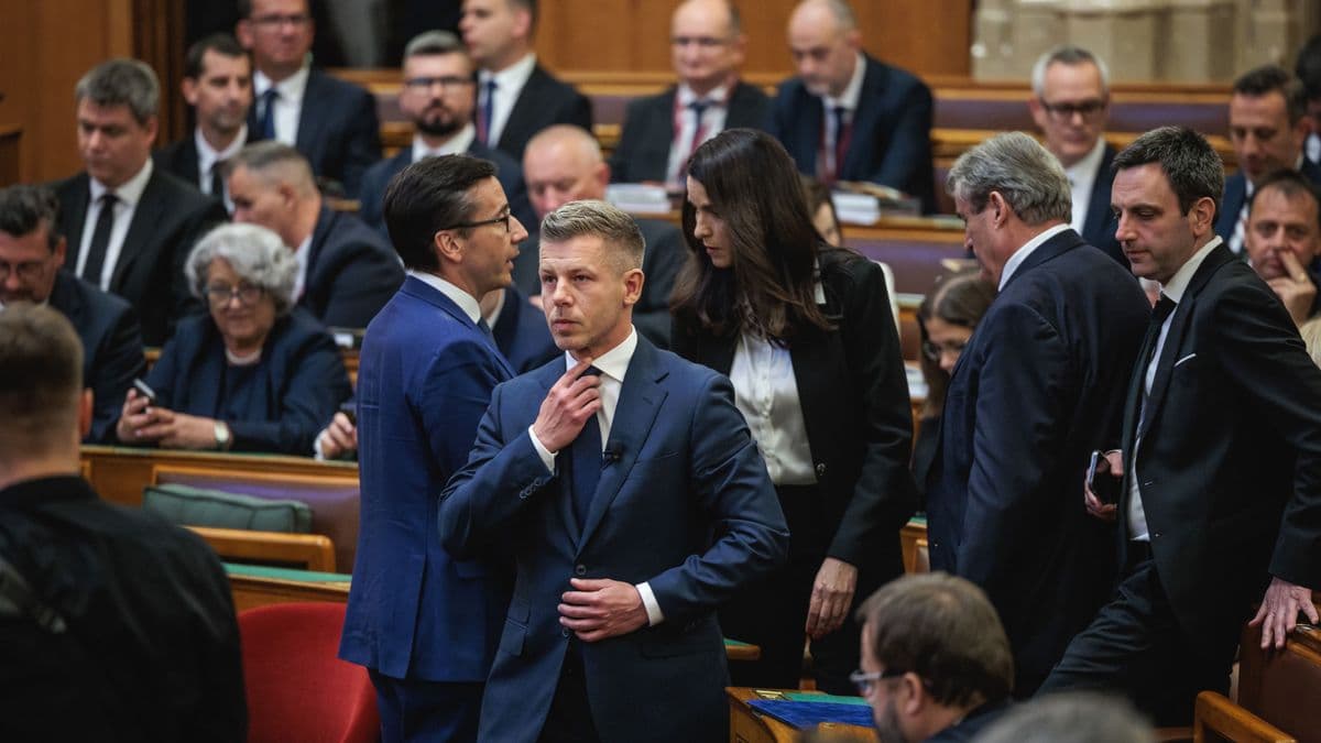 Kínai vonalról érkezett Magyar Péter új protokollosa
