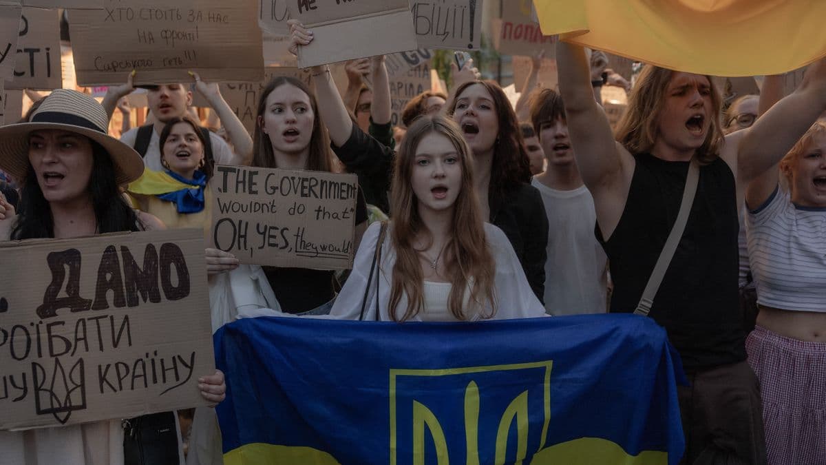 Harmadik napja tüntetnek Zelenszkij döntése ellen az ukránok