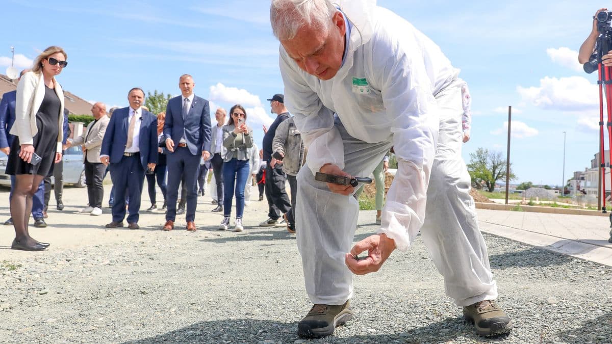 Szombathely nem vár tovább, saját pénzből betonozza le az azbeszttel szenyezett utcákat az önkormányzat