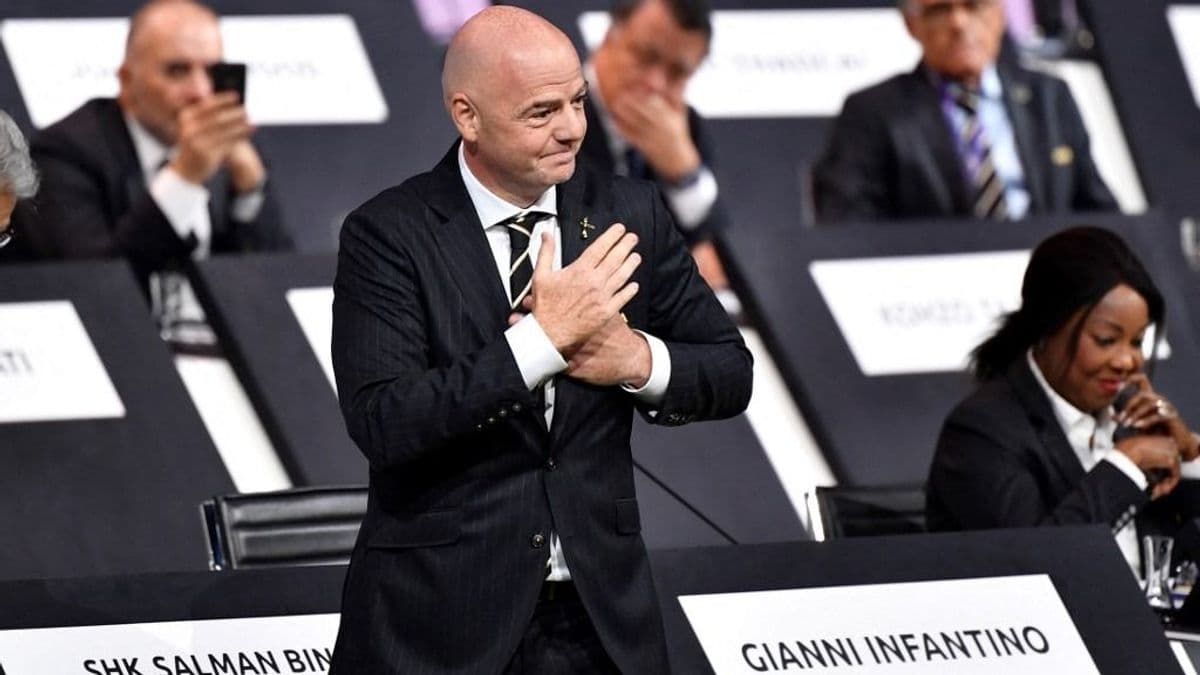 A FIFA nyakán konc lett az elnök, de mit lehet vele kezdeni?