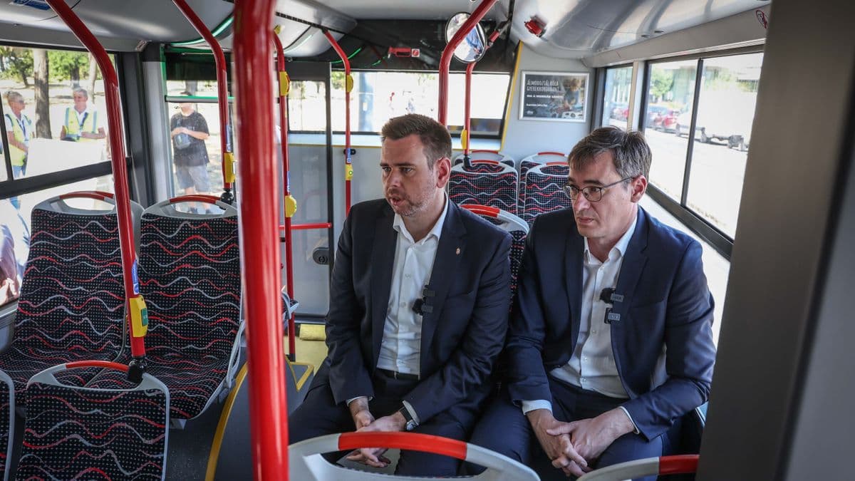 Amíg Vitézy Dávid trolizott, az egyes vonalon rászakadt egy vonatra a felsővezeték