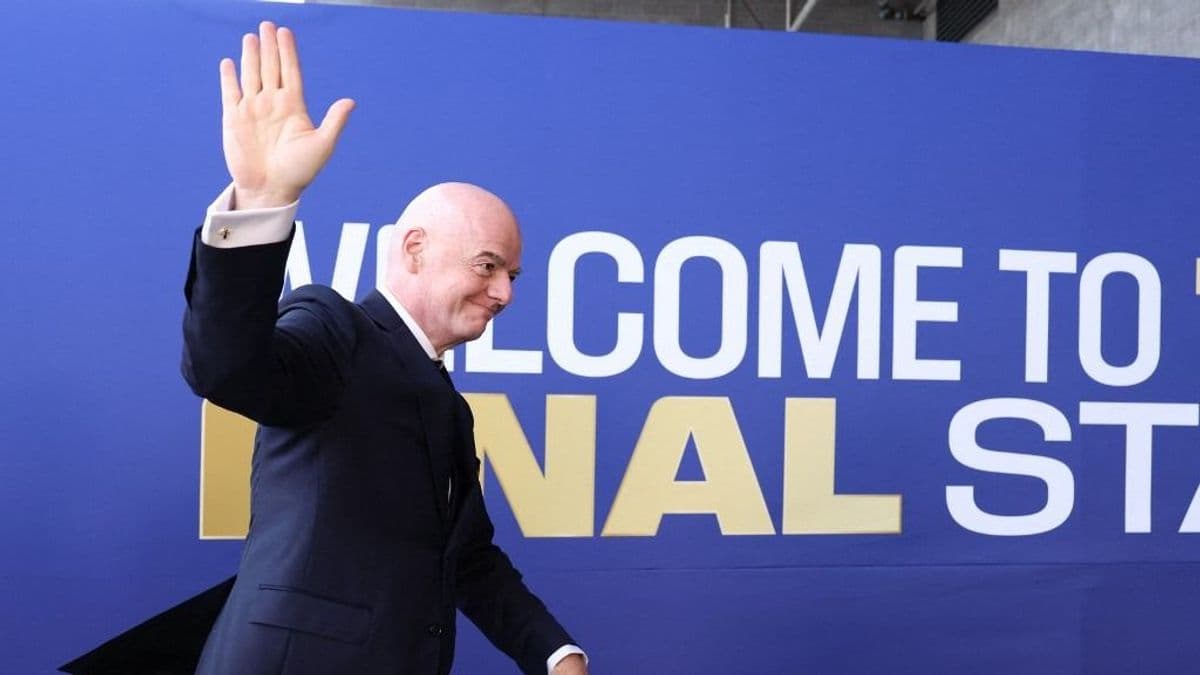 Infantino kétségbeesett hátraarca sem segít a bukott FIFA-elnökön