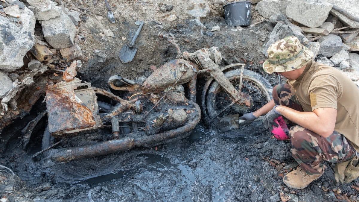Név szerint is azonosíthatják a Dunából előkerült motor alatt talált két német SS katonát
