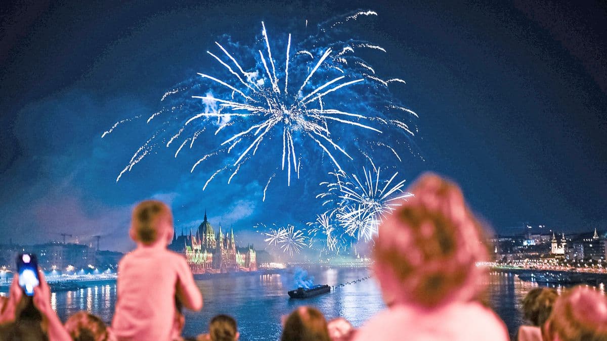 Késéssel kezdődött a tűzijátékot is magába foglaló augusztus 20-i fő látványprogram