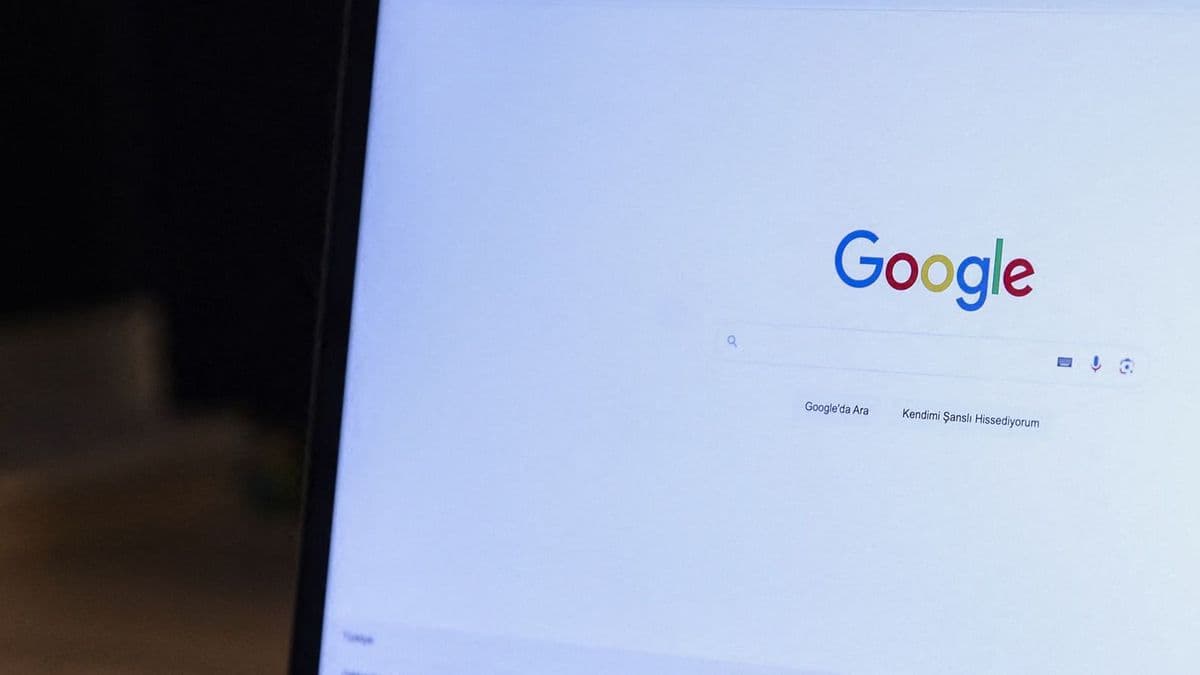 Korlátozták a Védvonal Google-fiókját, mi állhat a háttérben?
