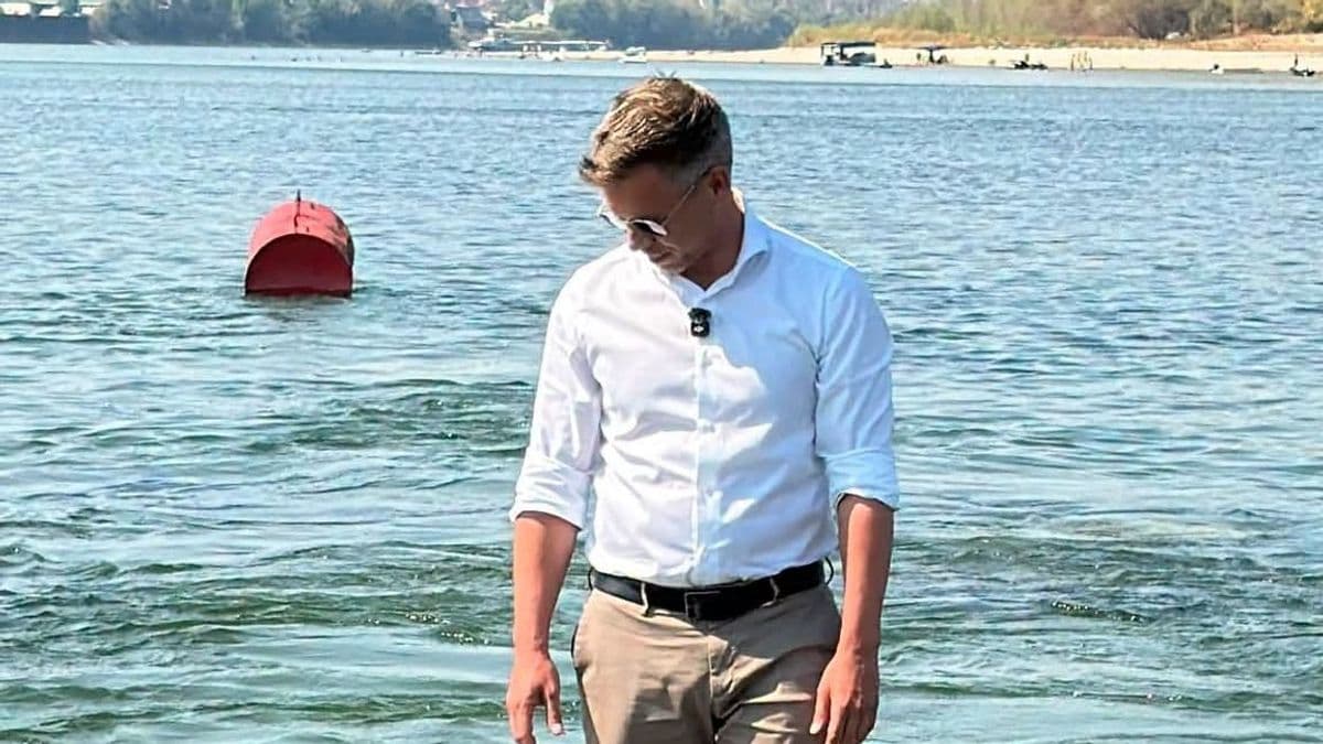 A miniszterelnök minden trükköt bevet, hogy politikai ellenfeleit lejárassa, de visszafelé sül el a fegyvere