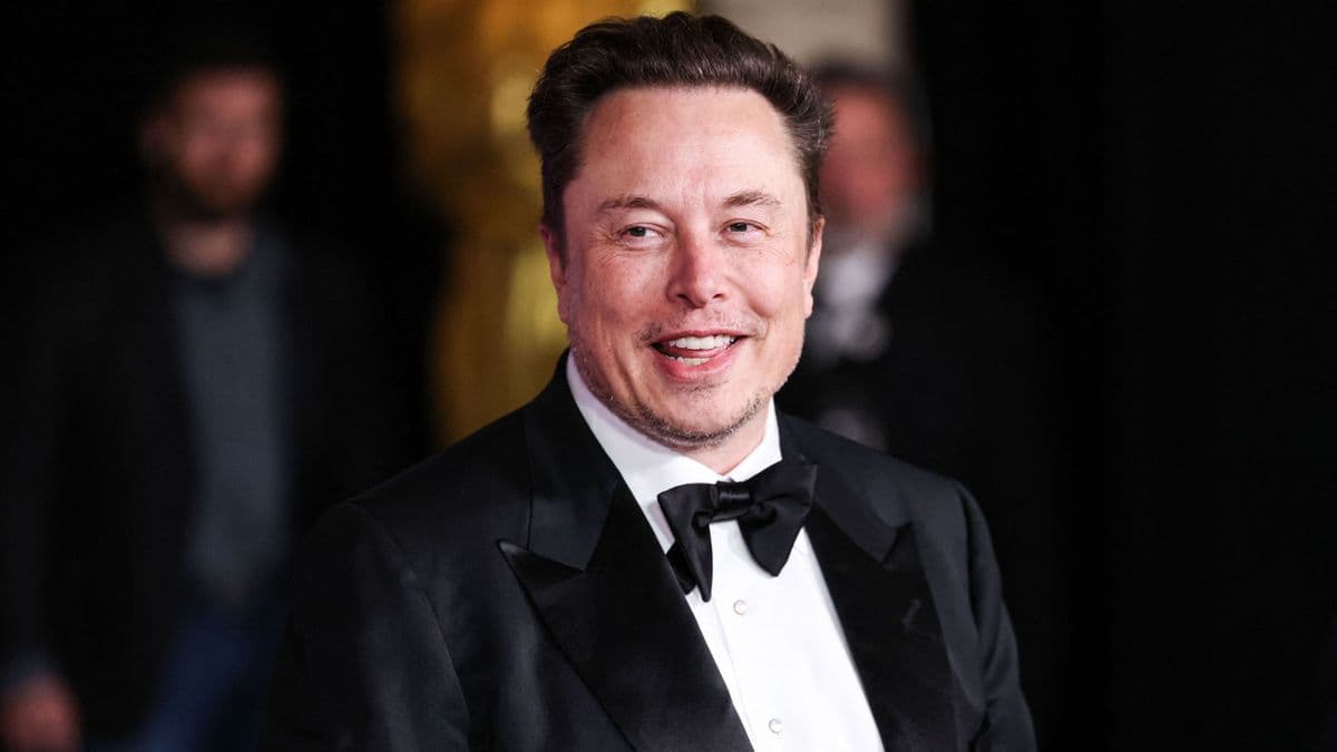 Zelenszkij kitüntette Elon Muskot, de kérése is van