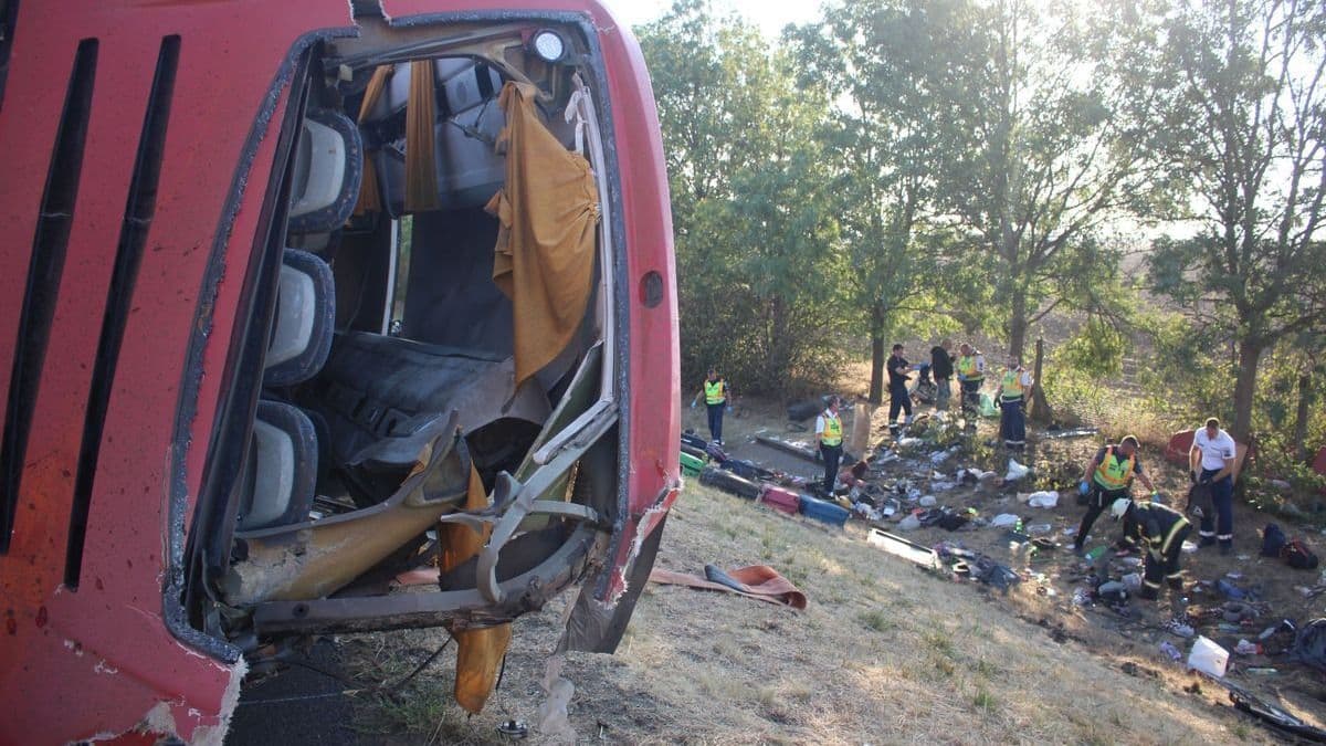 Üzent az M3-ason történt halálos lengyel buszbaleset sofőrje, aki letartóztatásban van
