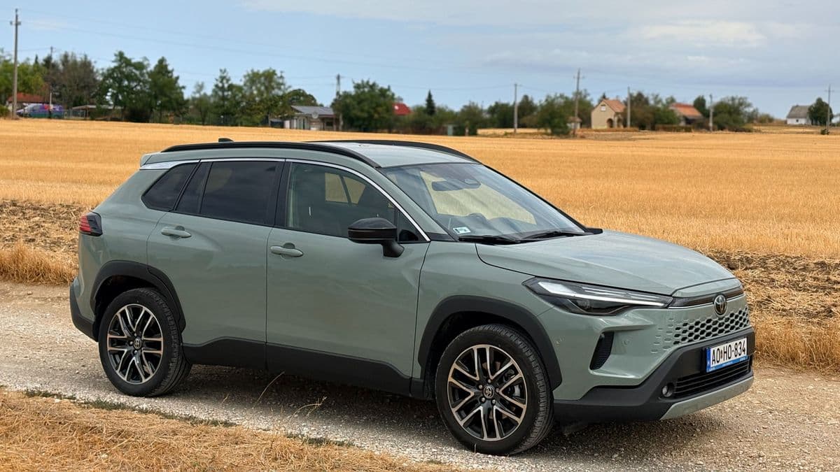 Értékmegőrző - Toyota Corolla Cross 2.0 Hybrid teszt