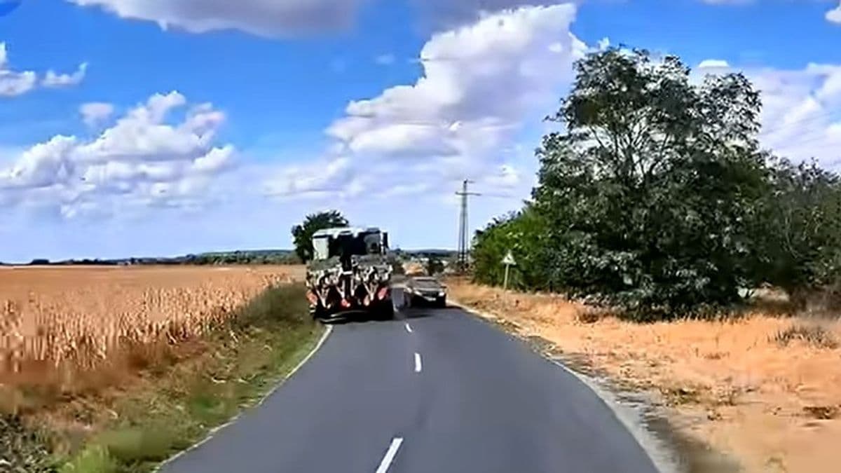 Kombájnnal és azt előző autóval találta szembe magát a magyar kamionos + videó