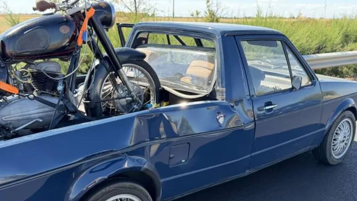 Kultikus veterán járműveket tarolt le egy külföldi Audi az M1-es sztrádán