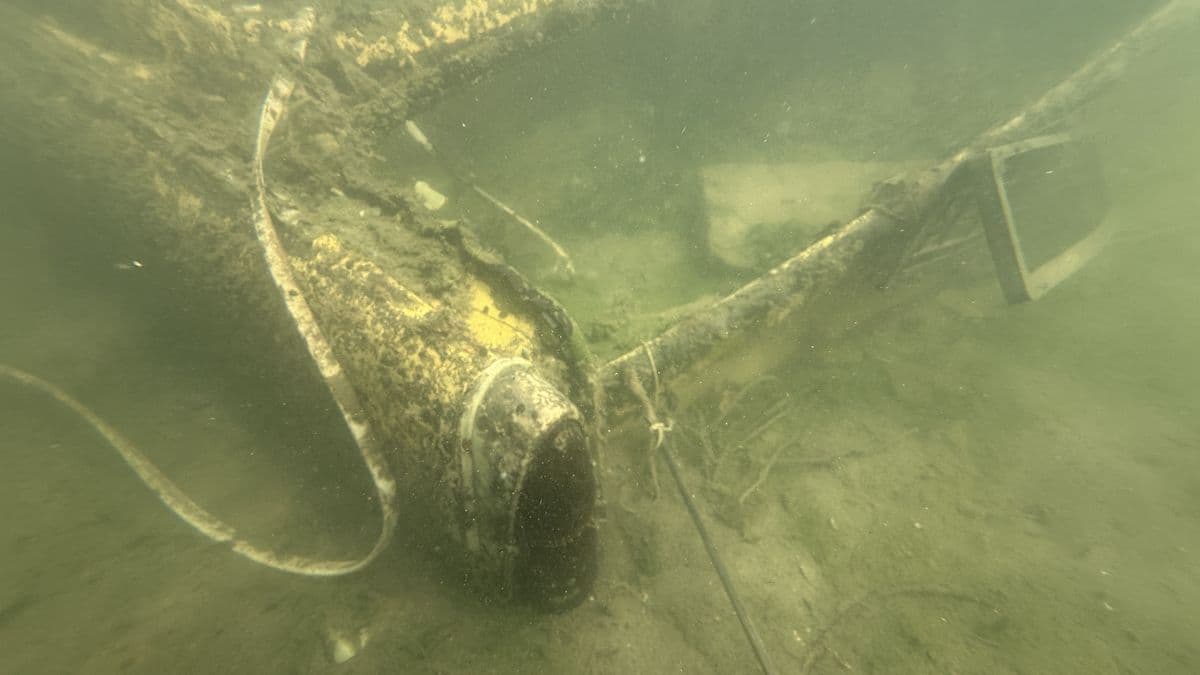 Kétütemű Trabant roncsa bukkant elő az alacsony vízállású Dunából + videó