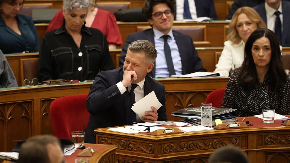Ismét előkerült a tatárjárás az Országgyűlésben: Rétvári Bence beolvasott Magyar Péternek