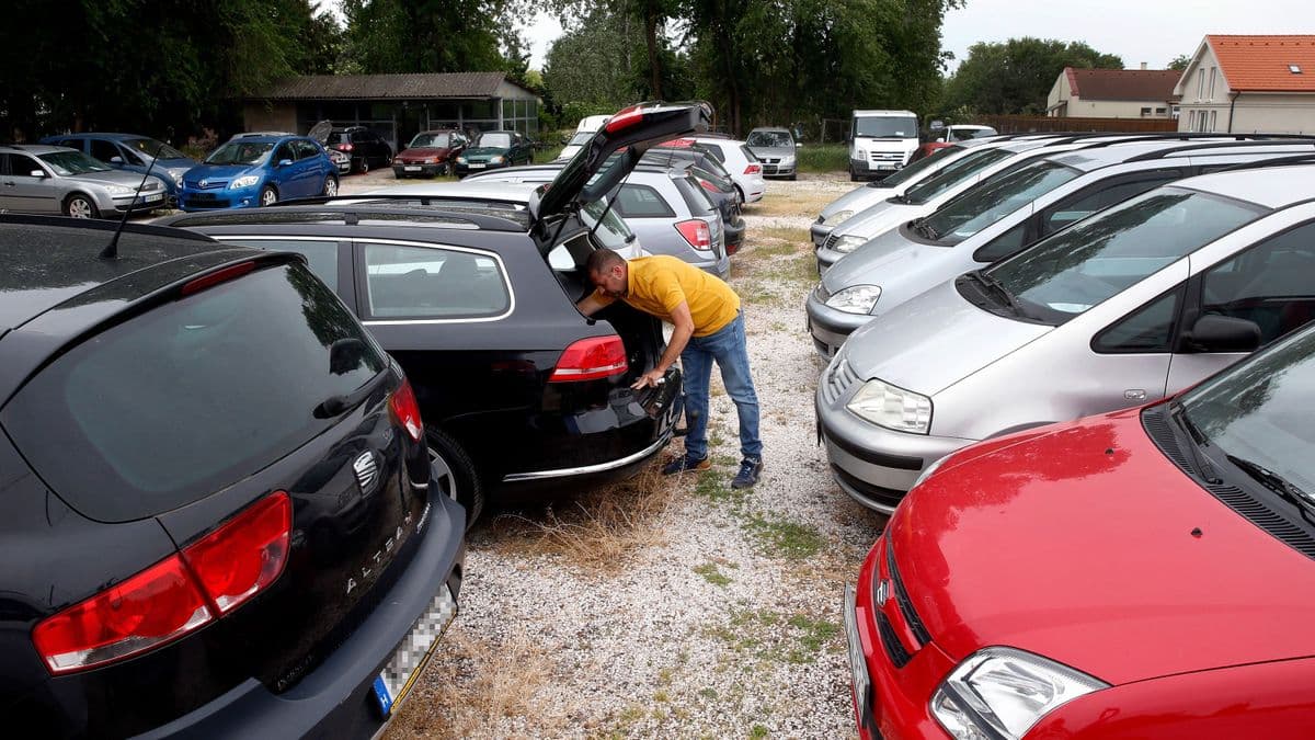 Ennyibe kerülnek ma átlagosan a magyarok kedvenc használt autói