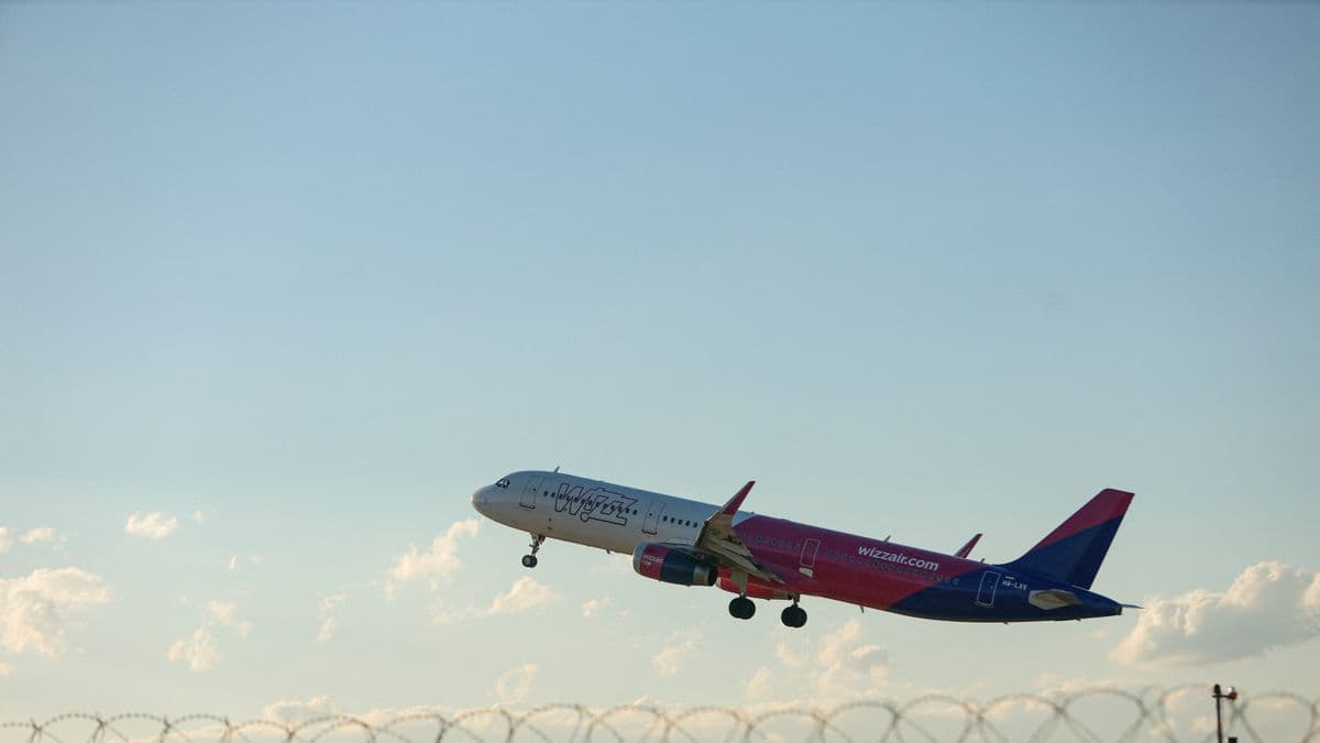 Elájult a Wizz Air járatának pilótája, bravúrral sikerült letenni a repülőt