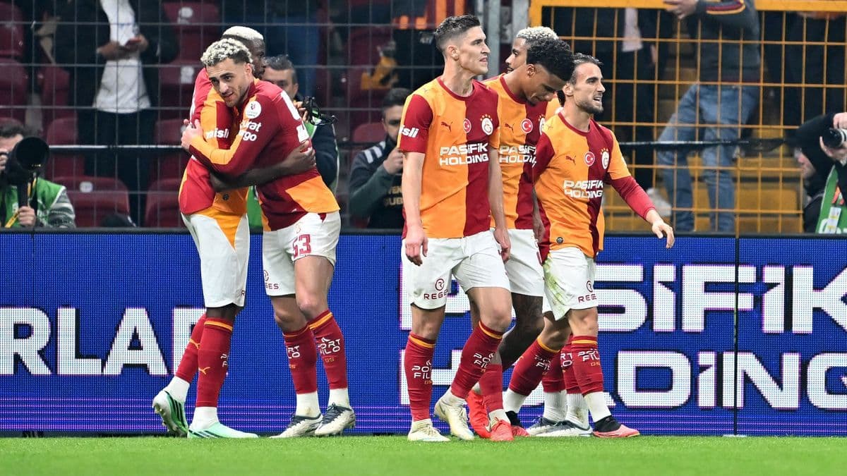 Ollózós gólt és óriási balhét is hozott Sallai Rolandék nagy rangadója