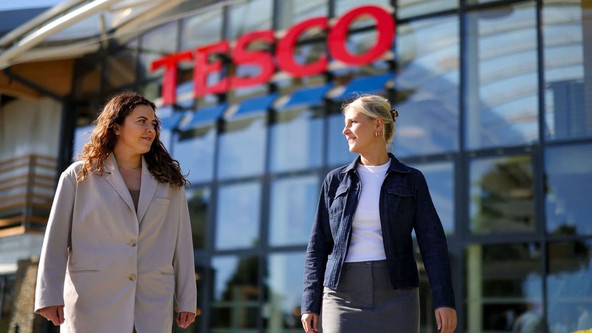 A Tesco is beszállt az energiatakarékossági versenybe: nem adnak több hűtött italt