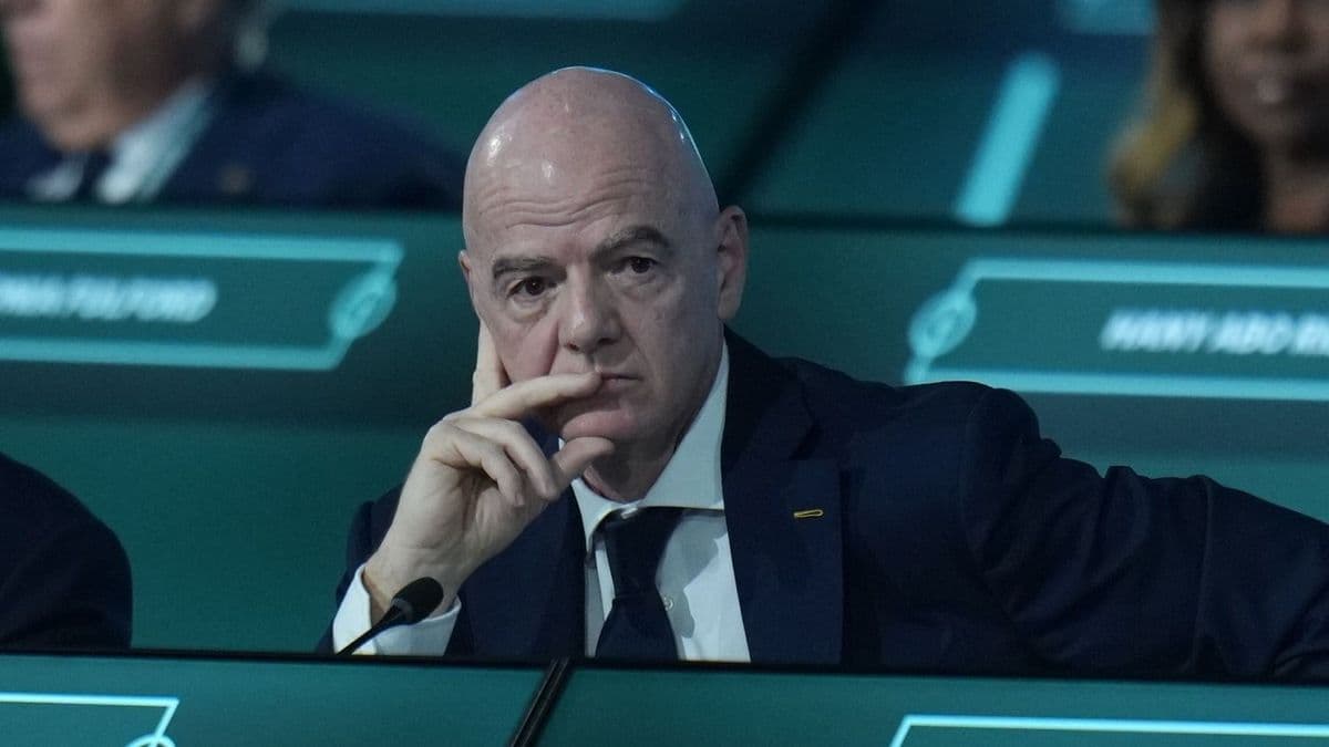 Újabb súlyos csapás Infantinónak: az angol szövetség is megvonja támogatását a FIFA-elnöktől