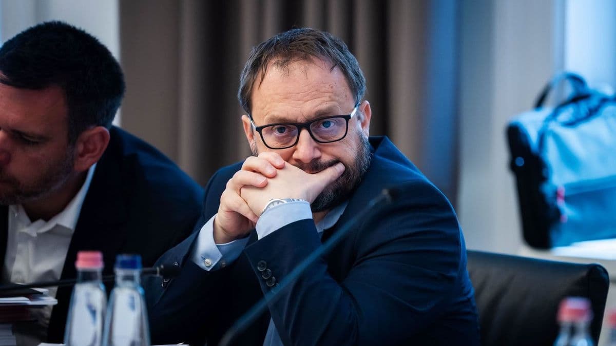 „Ne a nyugdíjasokon próbáljuk ki a kommunizmust!” – kőkeményen kritizálják a Tisza nyugdíjemelési tervét