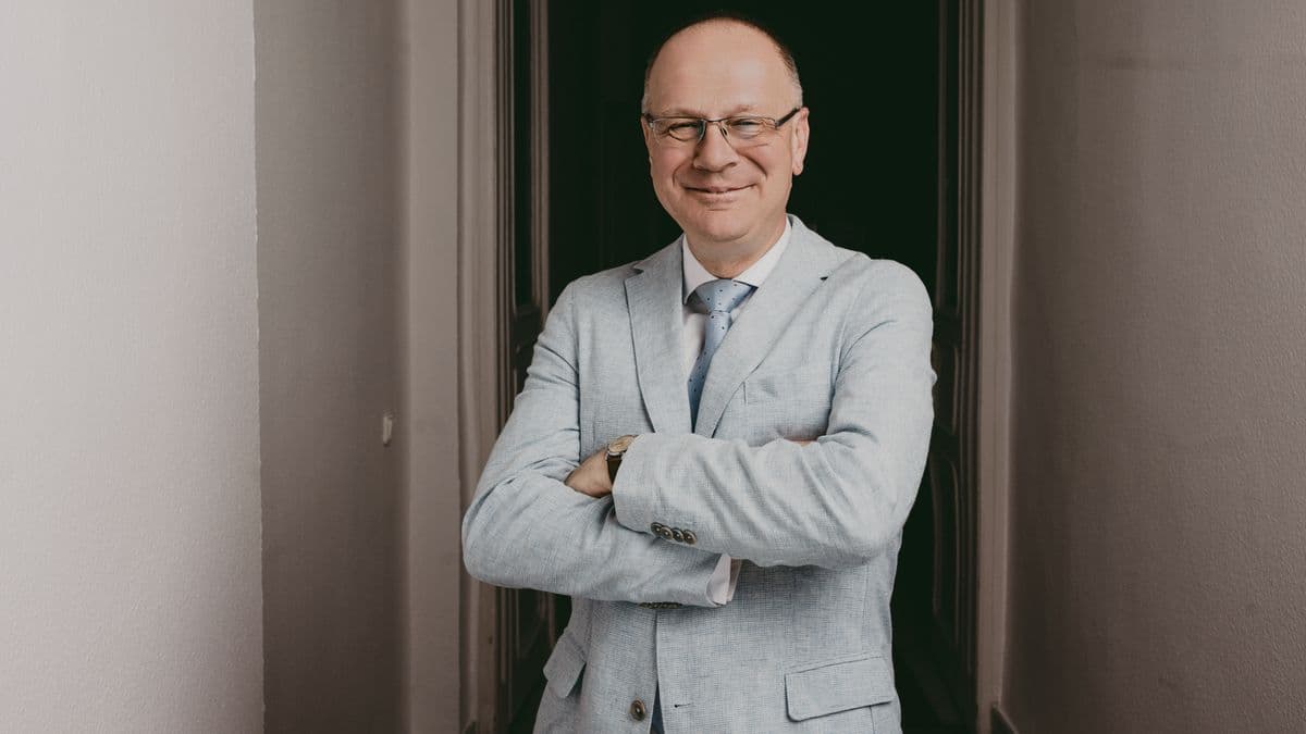 Navracsics Tibor pártok feletti párbeszédet sürget: „Két oldal helyett egyenes út kell”