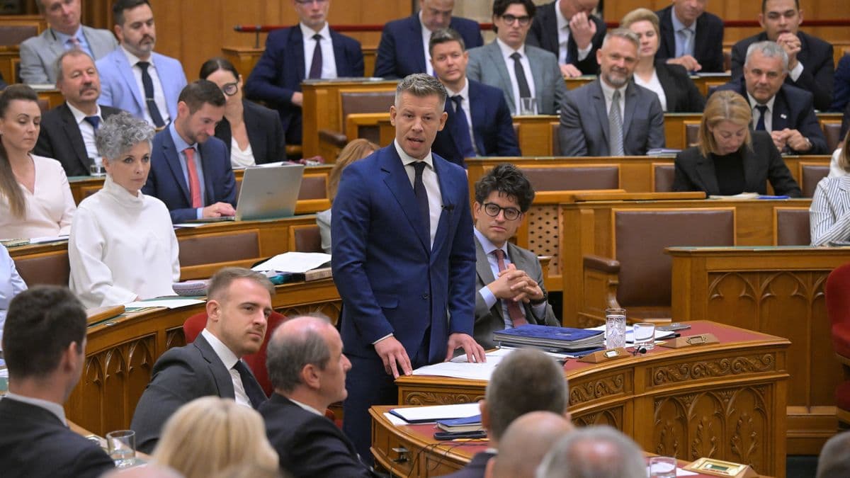 A hivatalban lévő miniszterelnök tegnapi, az új országgyűlési képviselők eskütétele kapcsán mutatott jelenete a magyar parlamentarizmus egy újabb civilizációs mélypontja