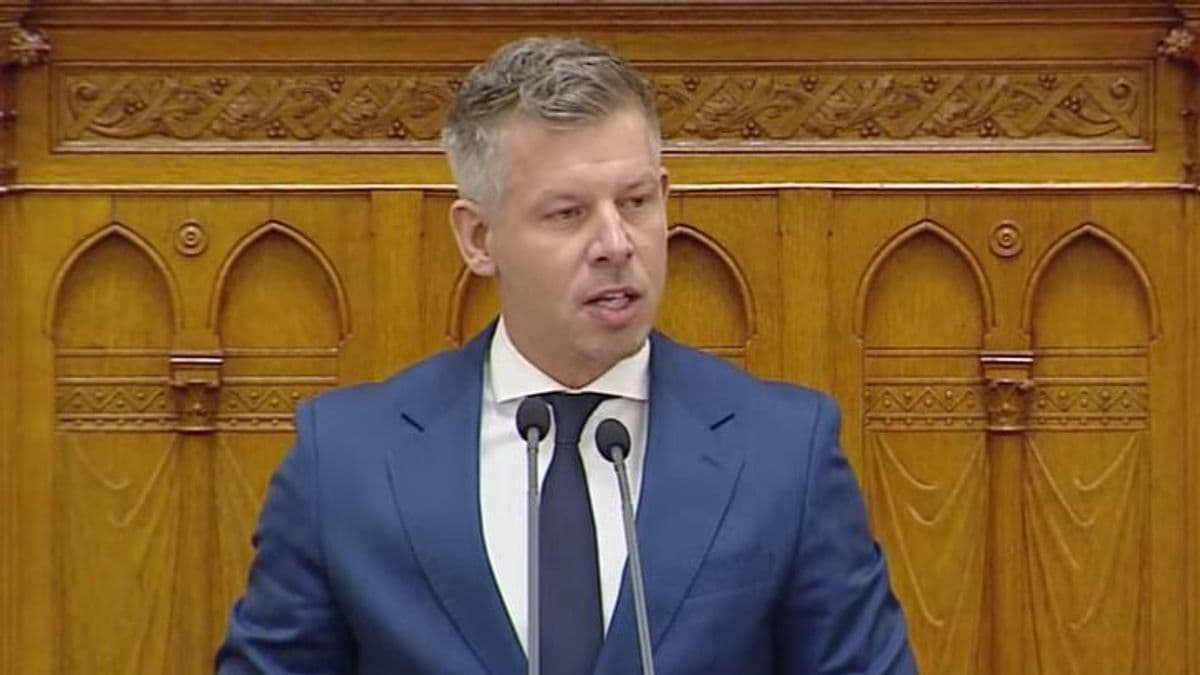 Magyar Péter a parlamentben: A paksi munka „nem csúszott, nem a háromszorosába került, mint minden az Orbán-kormányok alatt, hanem gyorsabb lett és olcsóbb”