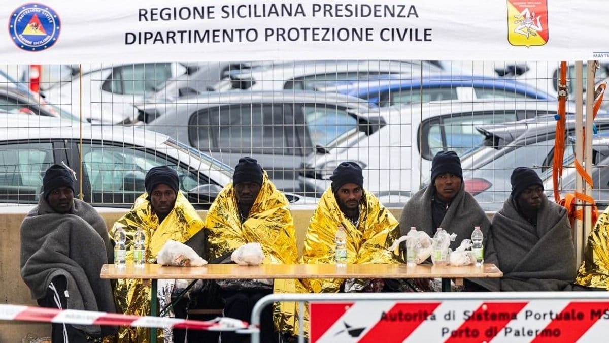 Ezrével hordják Olaszországba az illegális migránsokat a német civil szervezetek