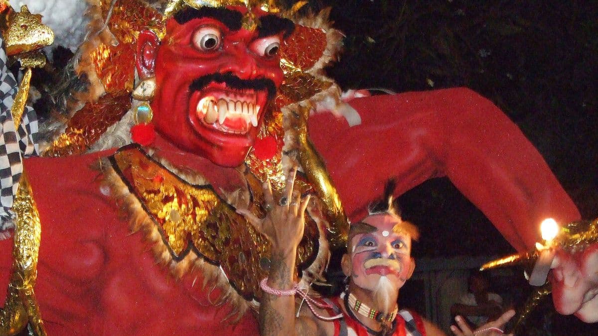 Megsértette a turista Bali ünnepét, egy év börtönre ítélték