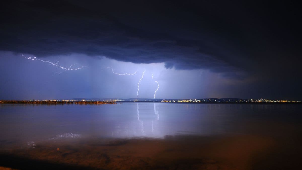 Szélvihar, jégeső, ezt nem ússzuk meg szombaton – figyelmeztetést adott ki a meteorológia