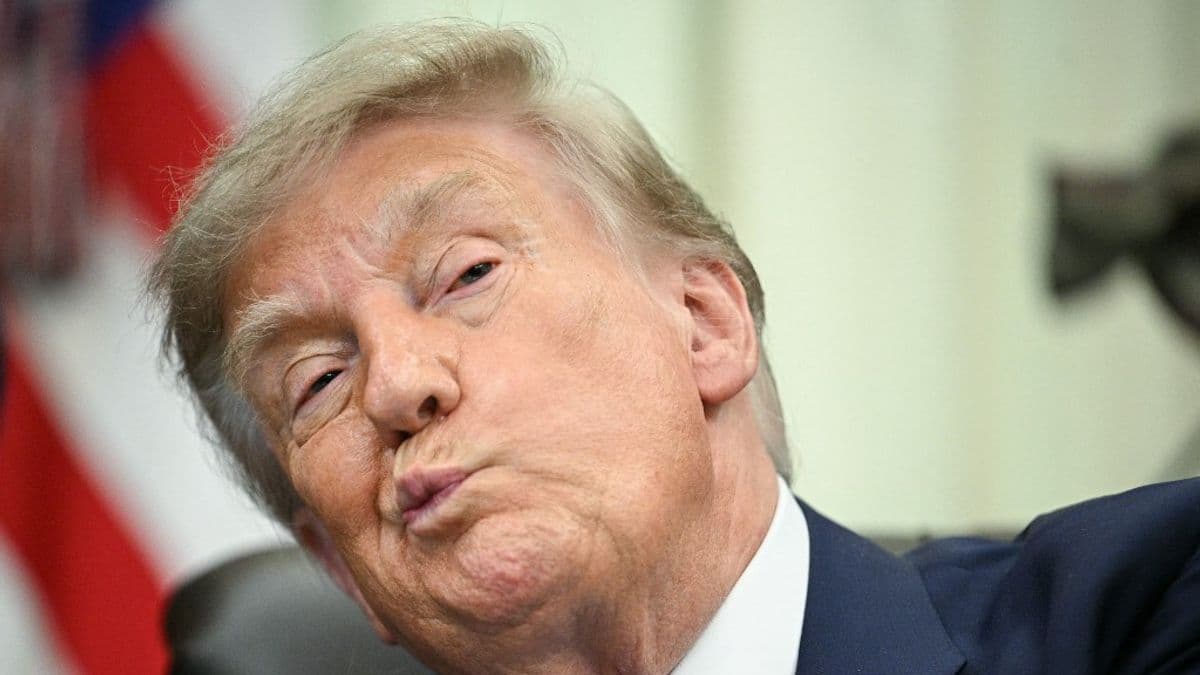 Trump eltűnt a szemek elől, miközben a gépe tovább repült + videó